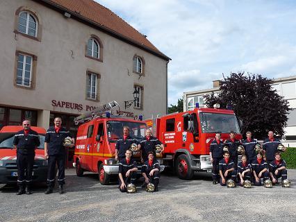 Une partie de la Section devant la Caserne